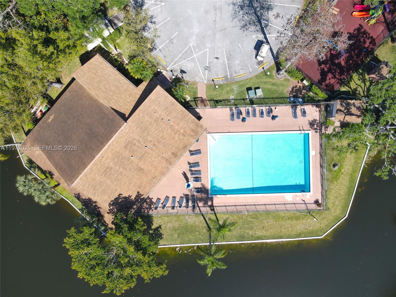 BANYAN LAKES - Residential