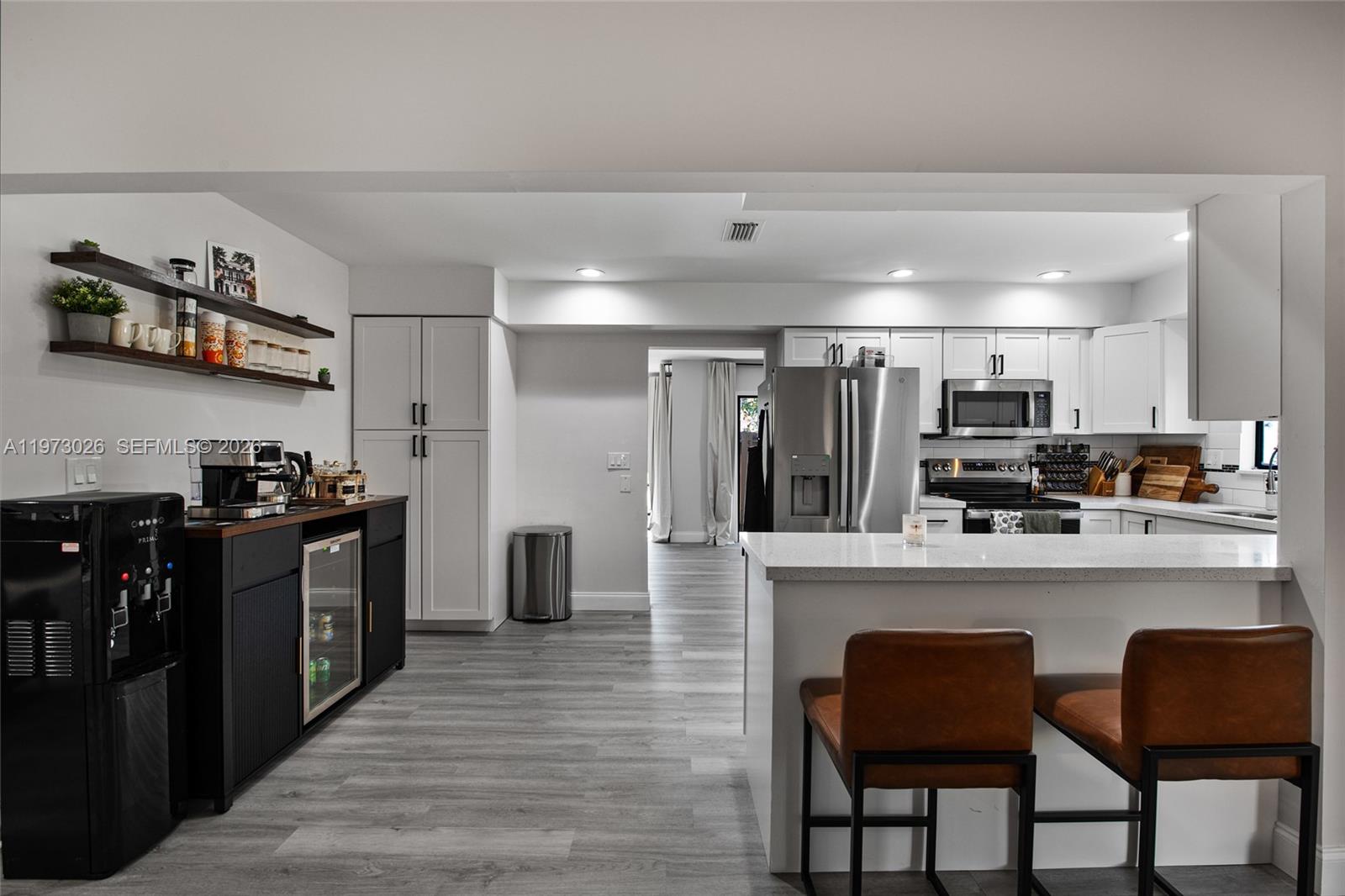 BANYAN LAKES - Residential