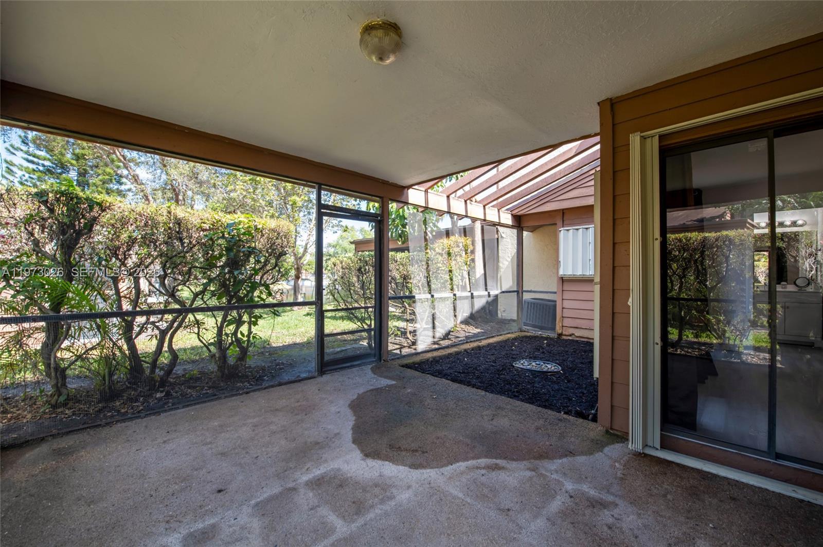 BANYAN LAKES - Residential