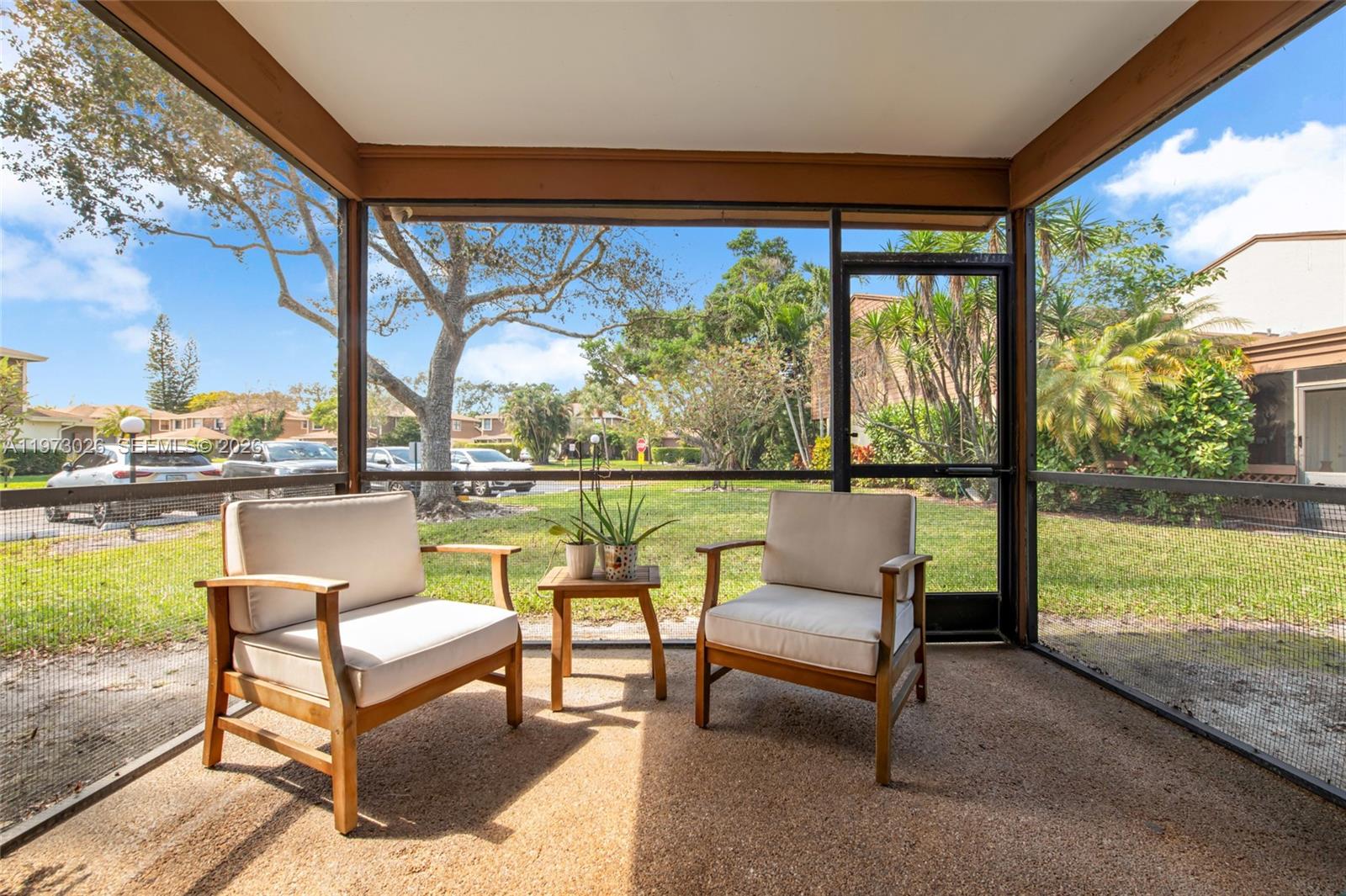 BANYAN LAKES - Residential