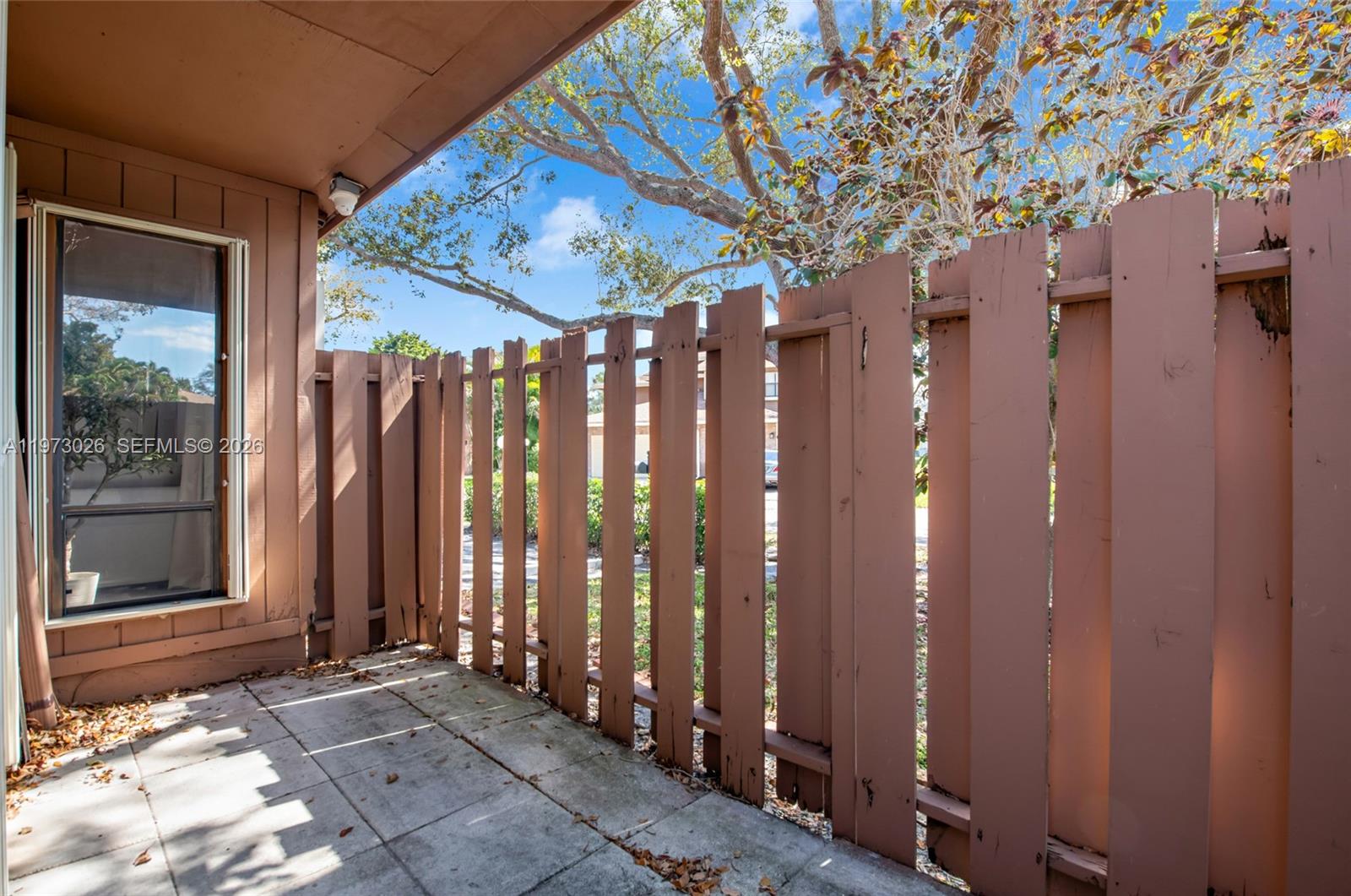 BANYAN LAKES - Residential