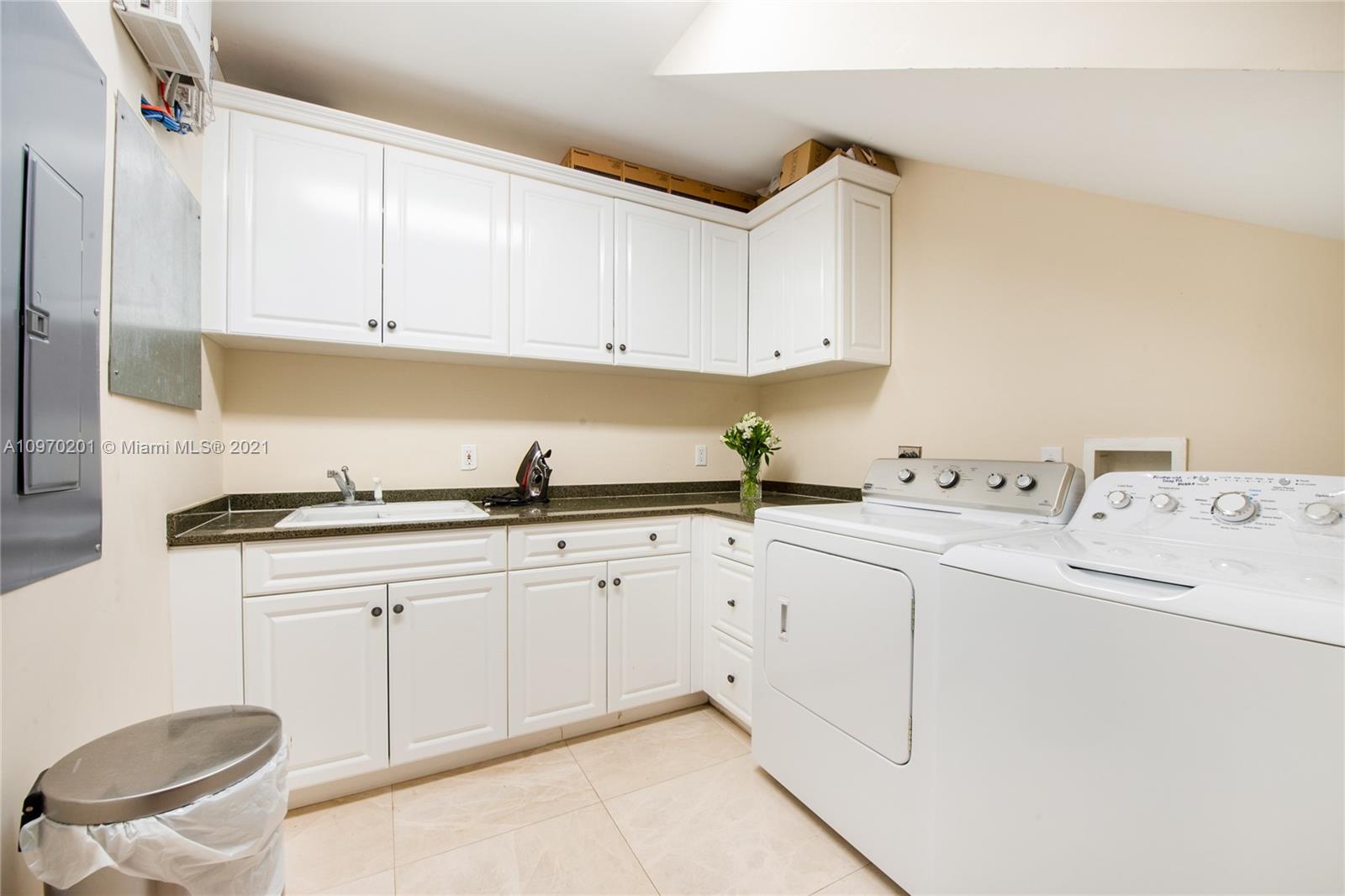 FOUR WAY LODGE ESTS 2ND A - Residential