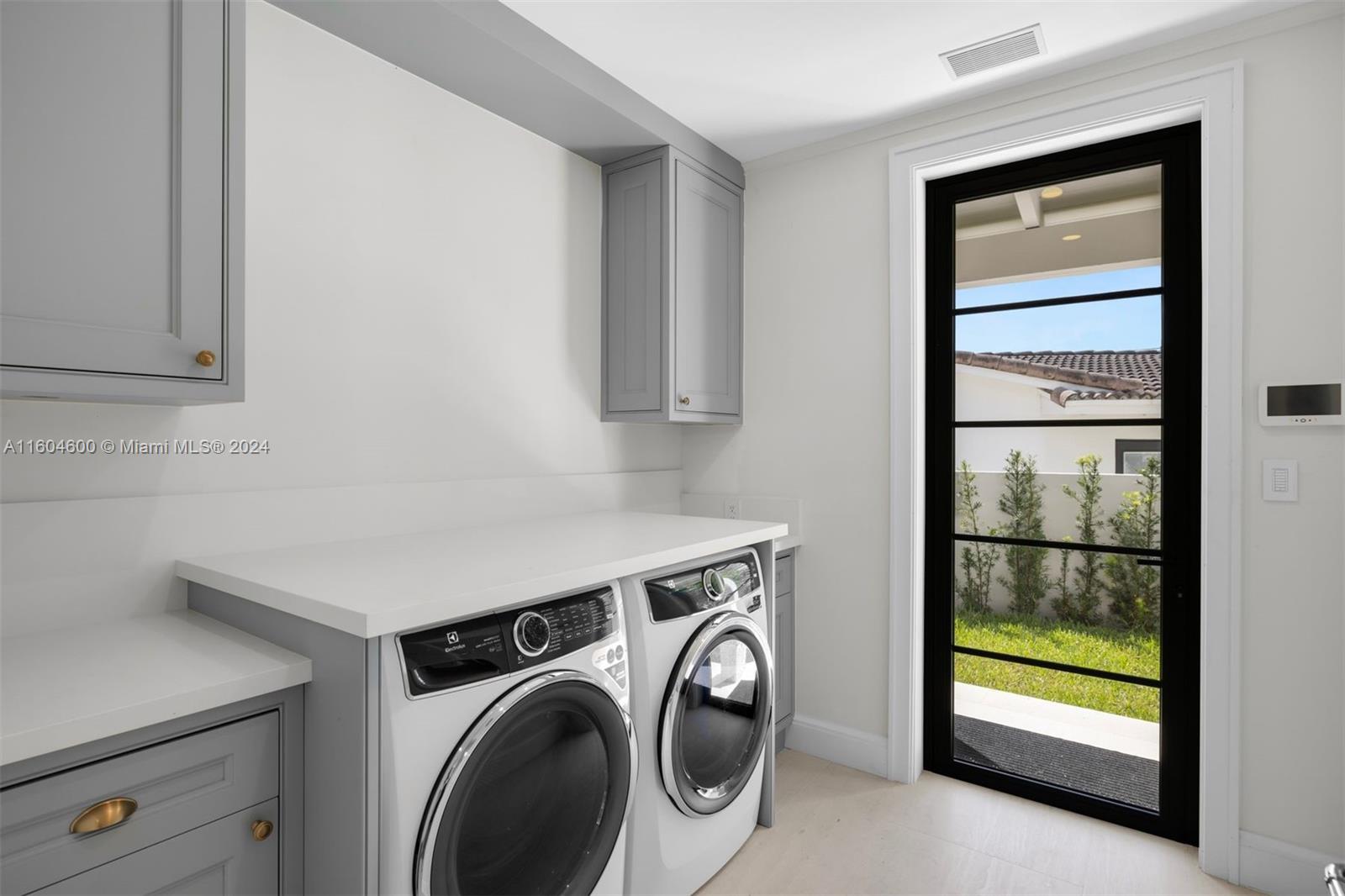 SUNRISE ESTS - Residential