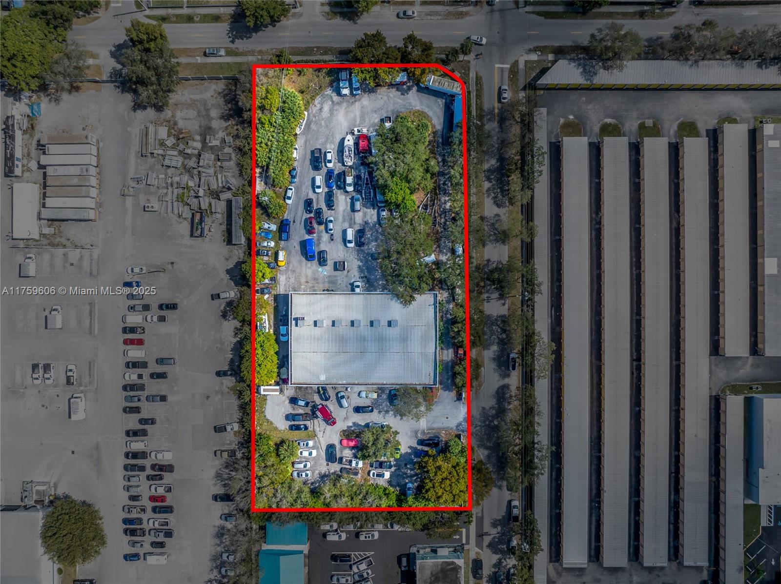 NORTH HOLLYWOOD - Land