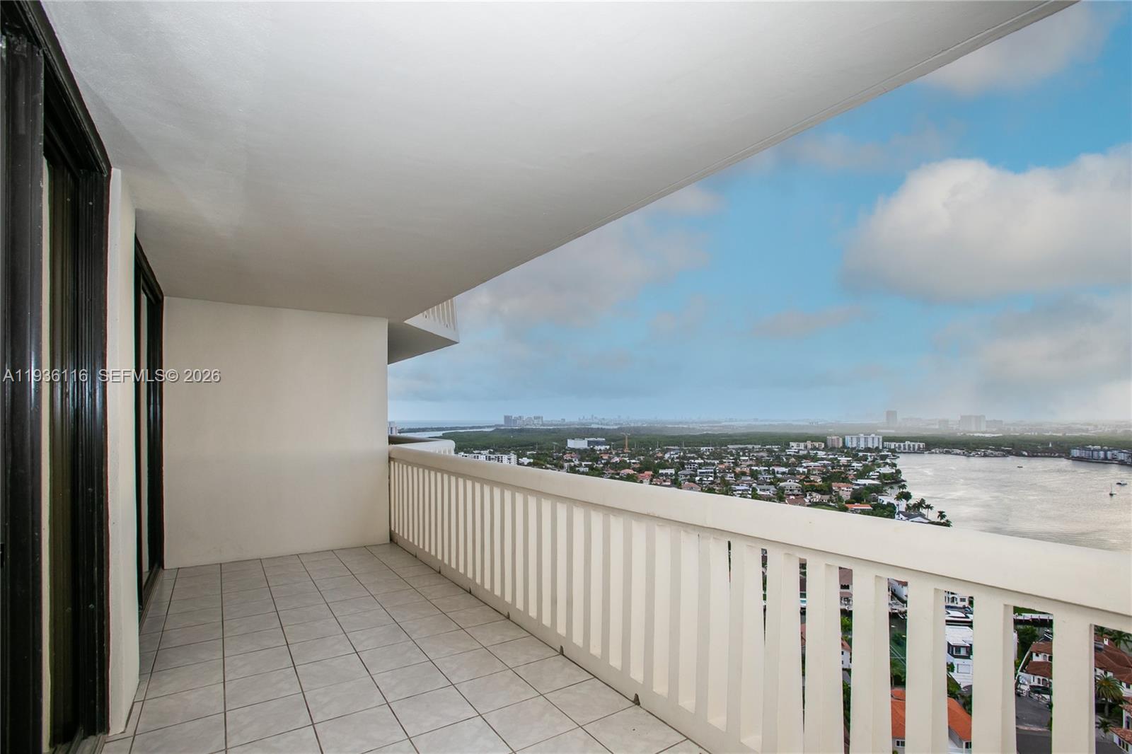 1000 ISL BLVD WILLIAMS IS - Residential