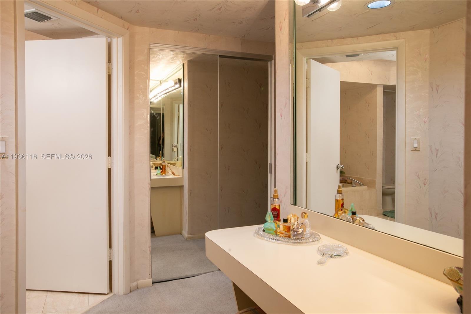 1000 ISL BLVD WILLIAMS IS - Residential