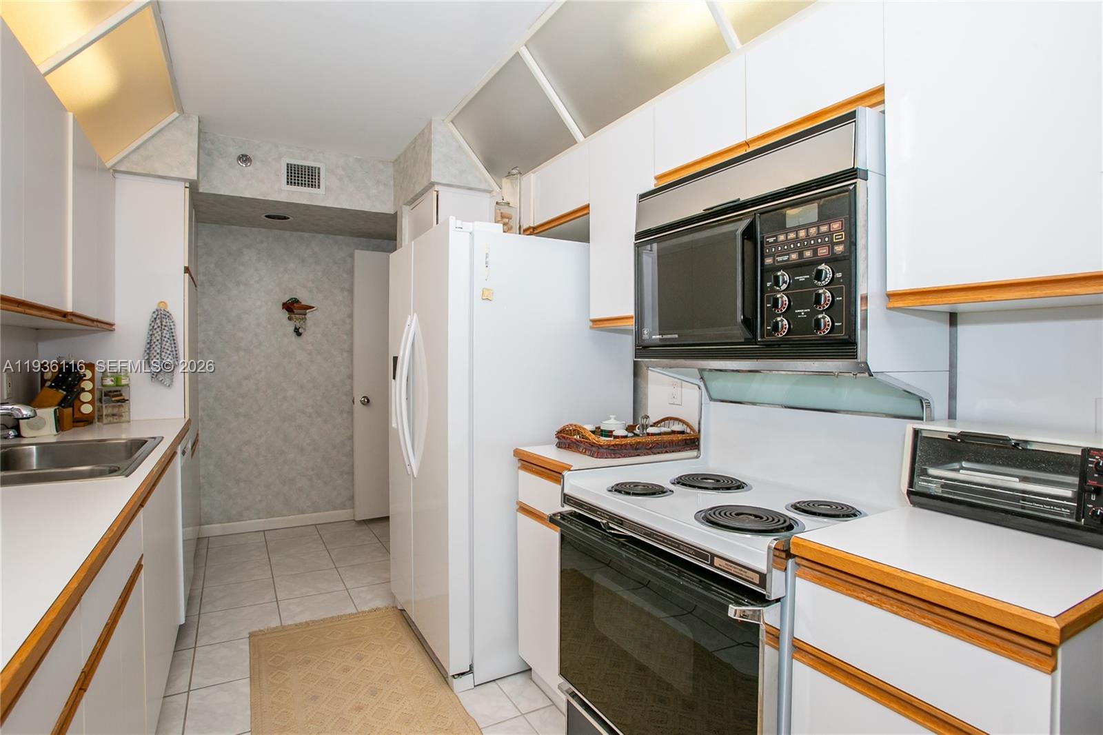 1000 ISL BLVD WILLIAMS IS - Residential