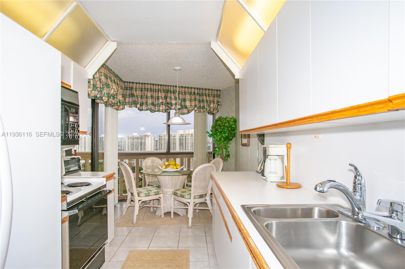 1000 ISL BLVD WILLIAMS IS - Residential