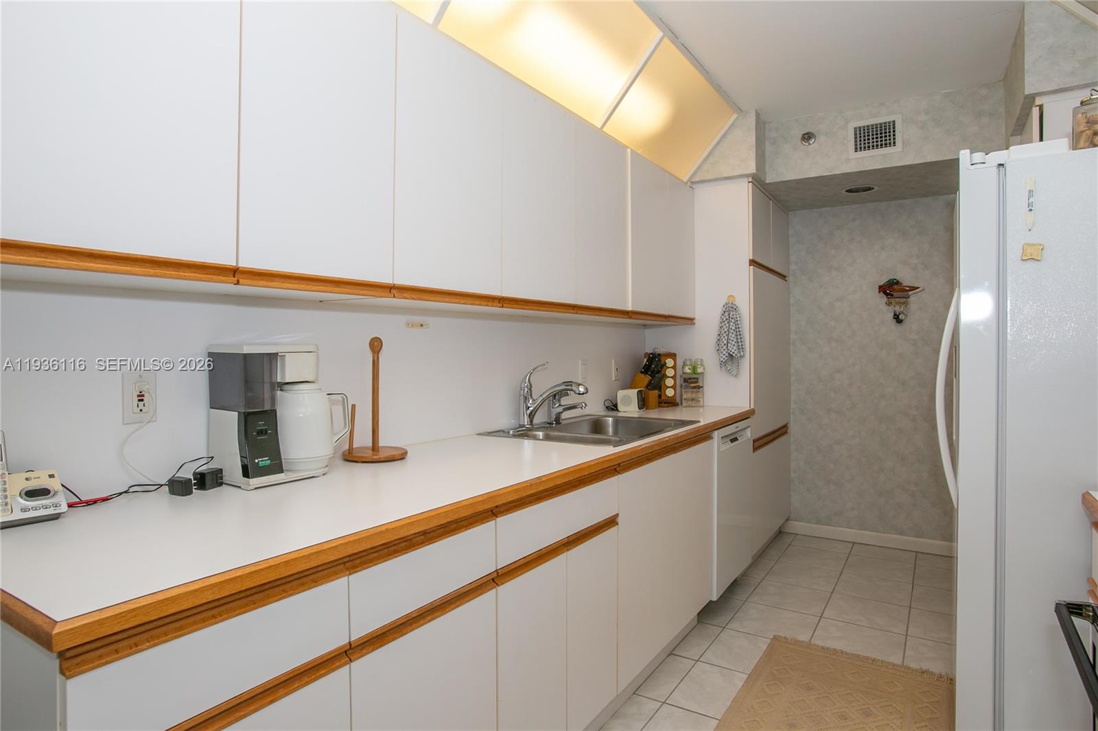 1000 ISL BLVD WILLIAMS IS - Residential