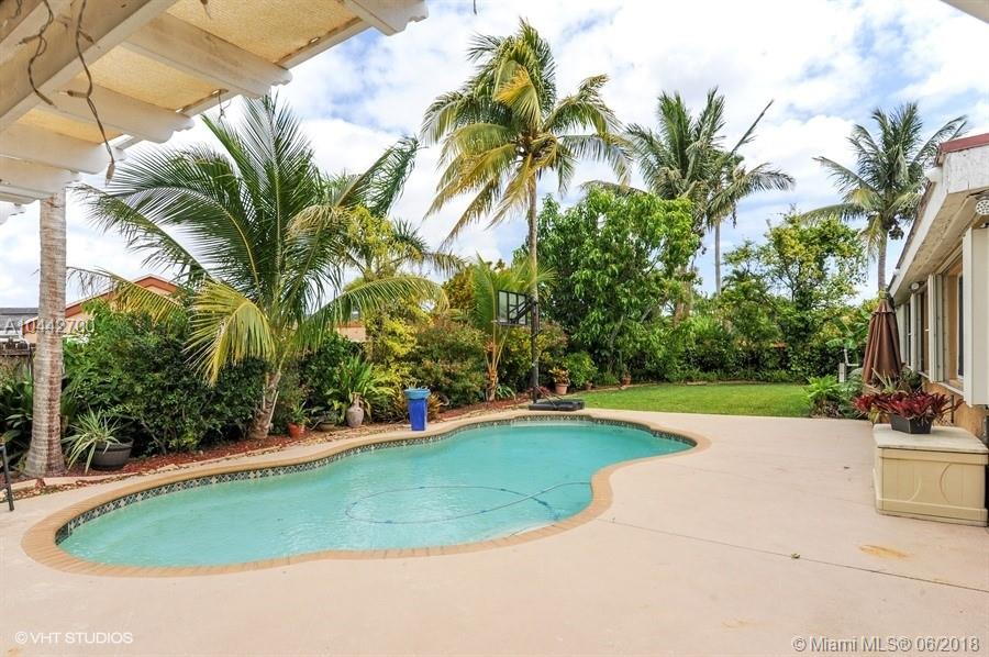 WEITZER SHAUNA MEADOWS SE - Residential