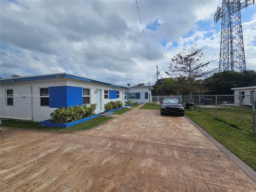 Photo of 6130 Grant St #3, Hollywood, FL 33024 (MLS # A11973790)