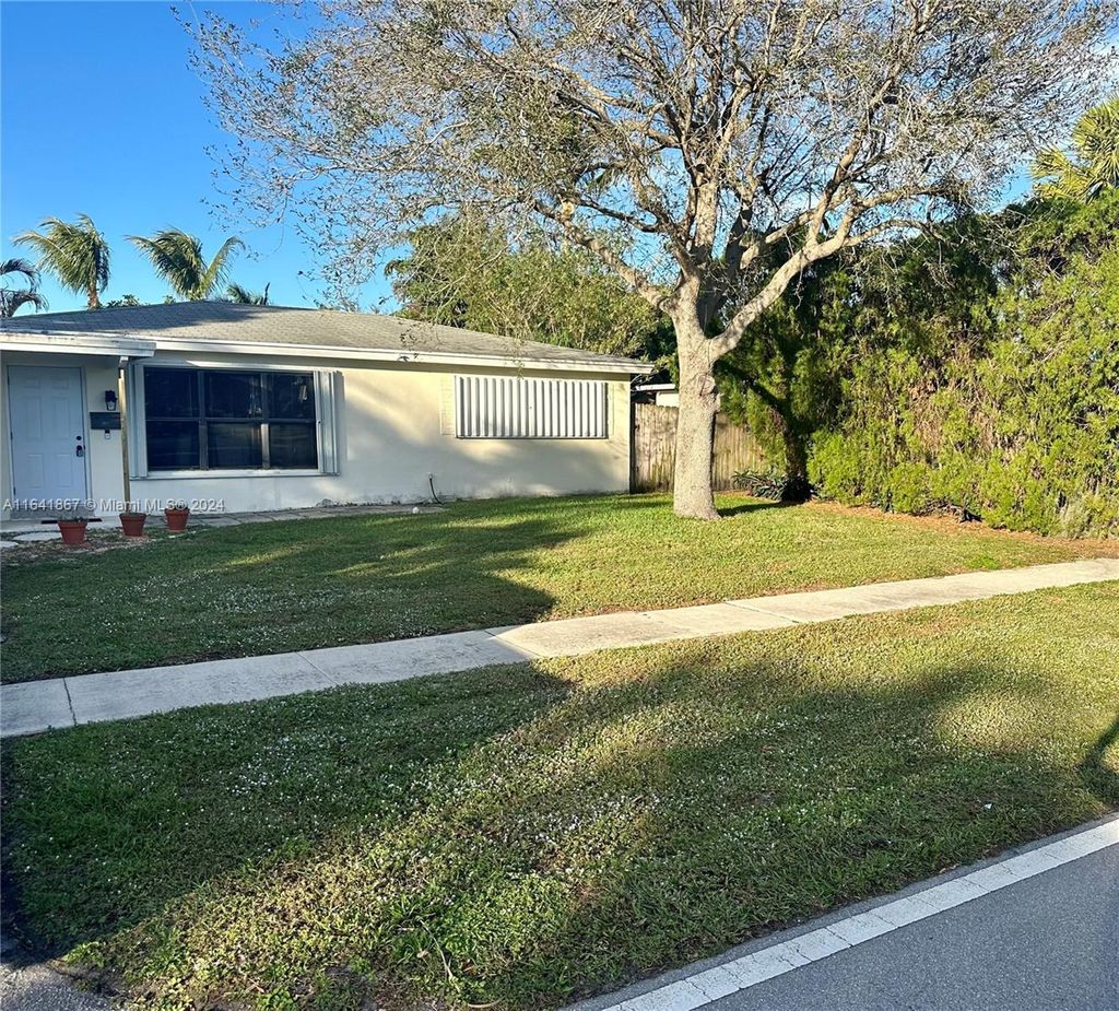 Photo of 299 NE 28th St, Boca Raton, FL 33431 (MLS # A11641867)