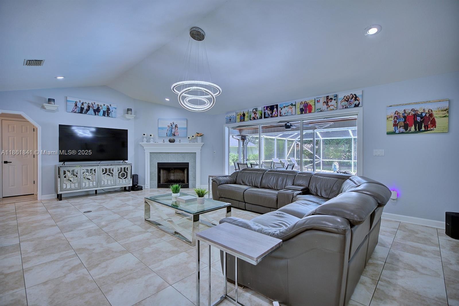 PRAIRIE OAKS - Residential