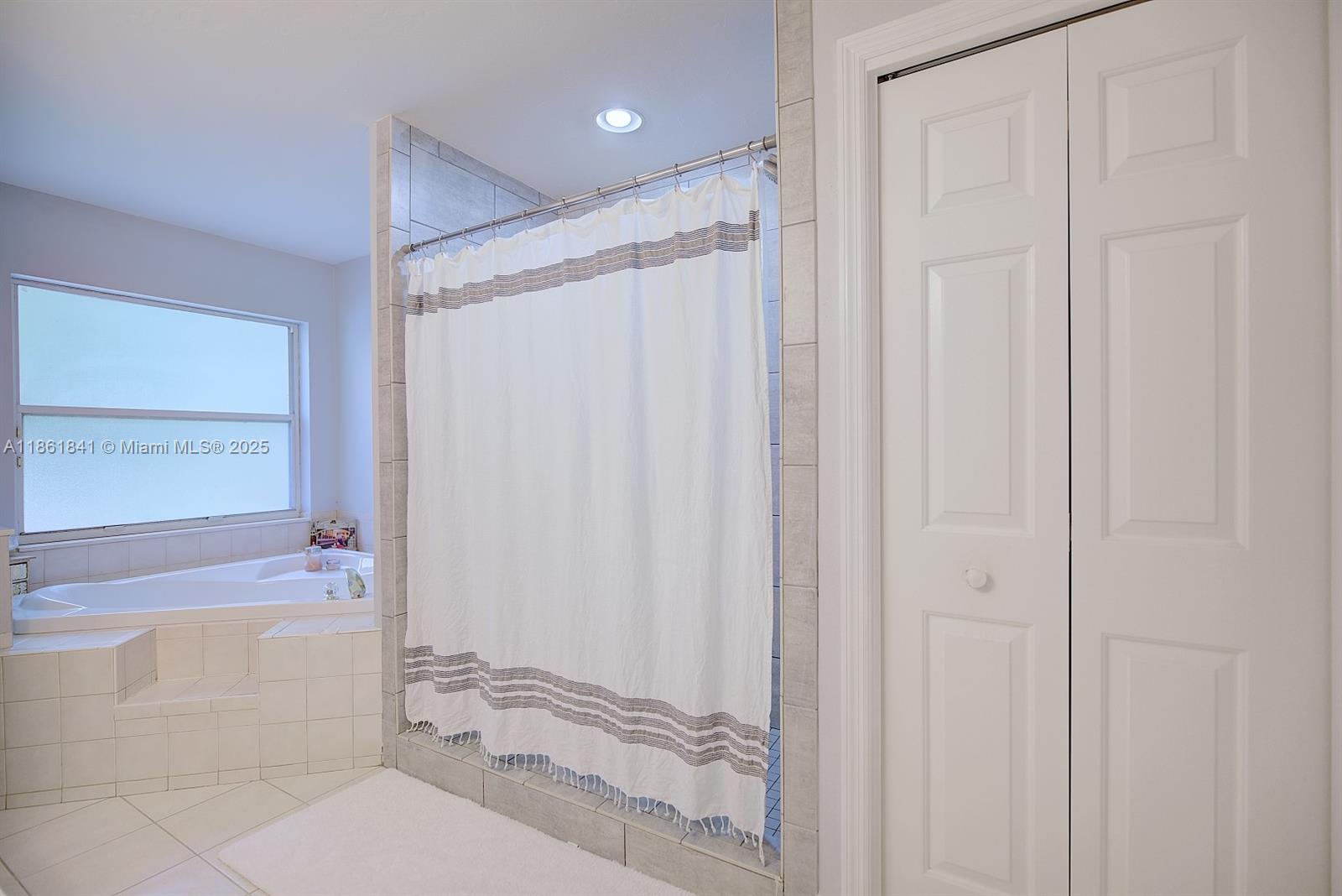 PRAIRIE OAKS - Residential