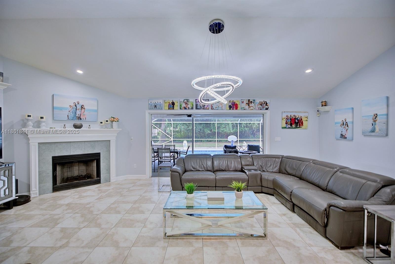 PRAIRIE OAKS - Residential