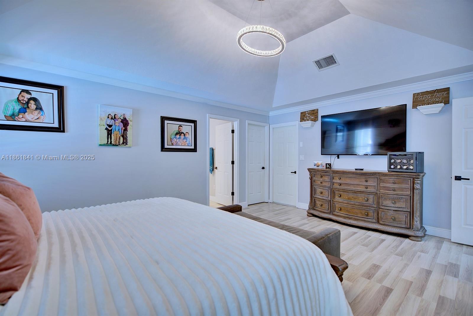 PRAIRIE OAKS - Residential