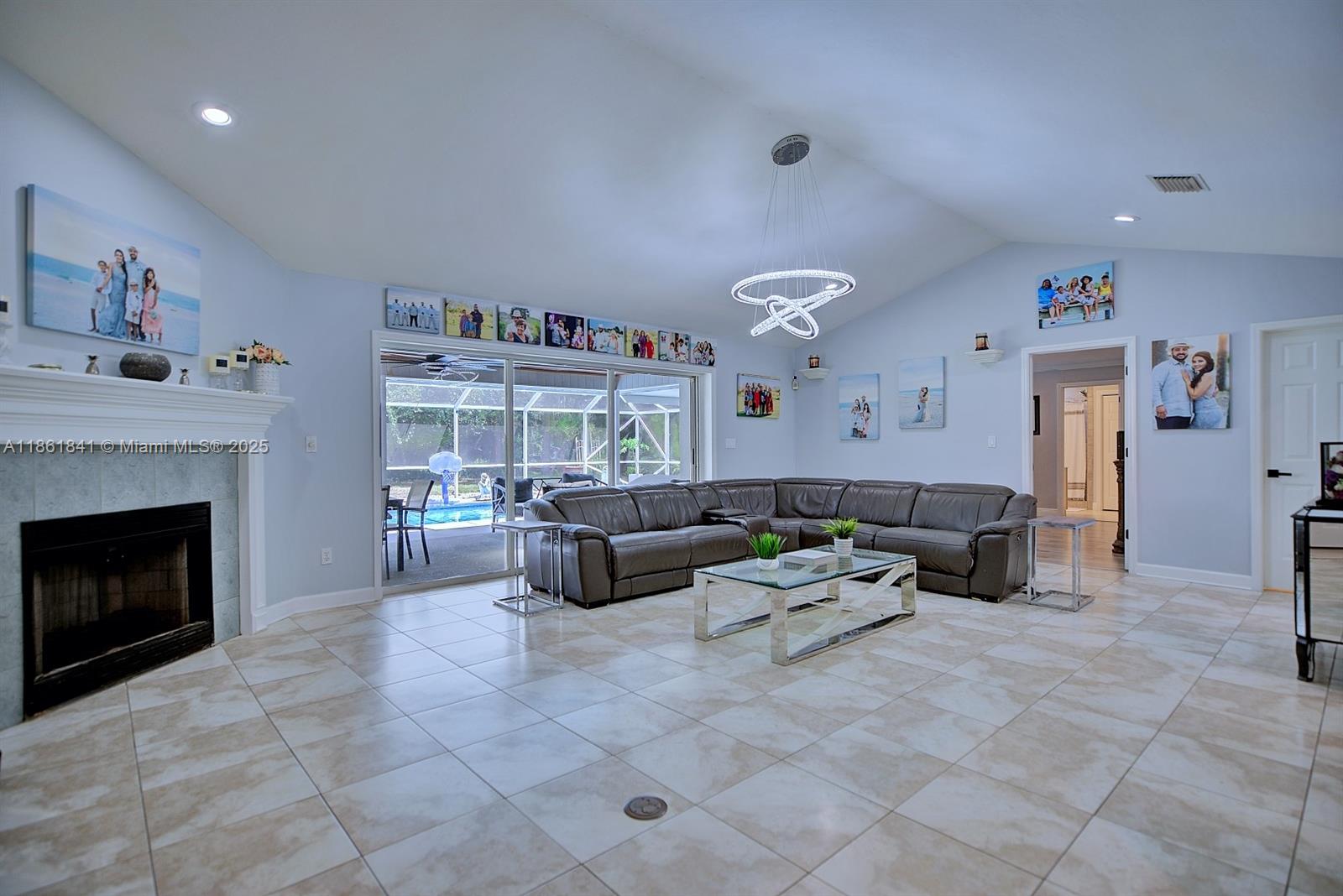 PRAIRIE OAKS - Residential