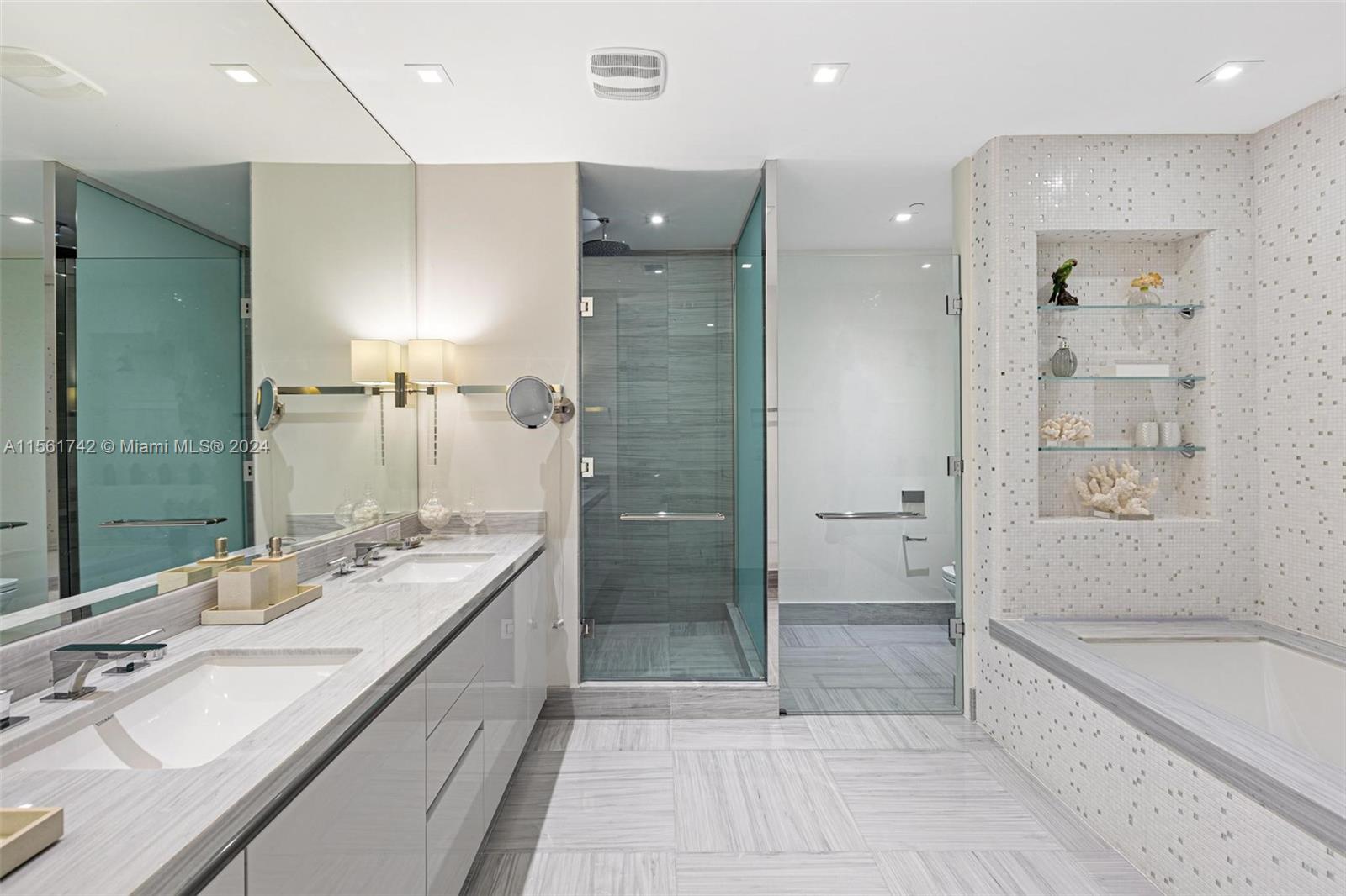 JADE SIGNATURE CONDO - Residential