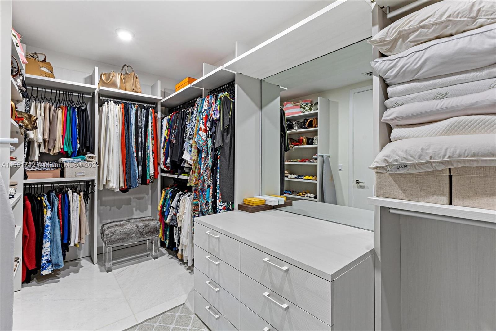 JADE SIGNATURE CONDO - Residential