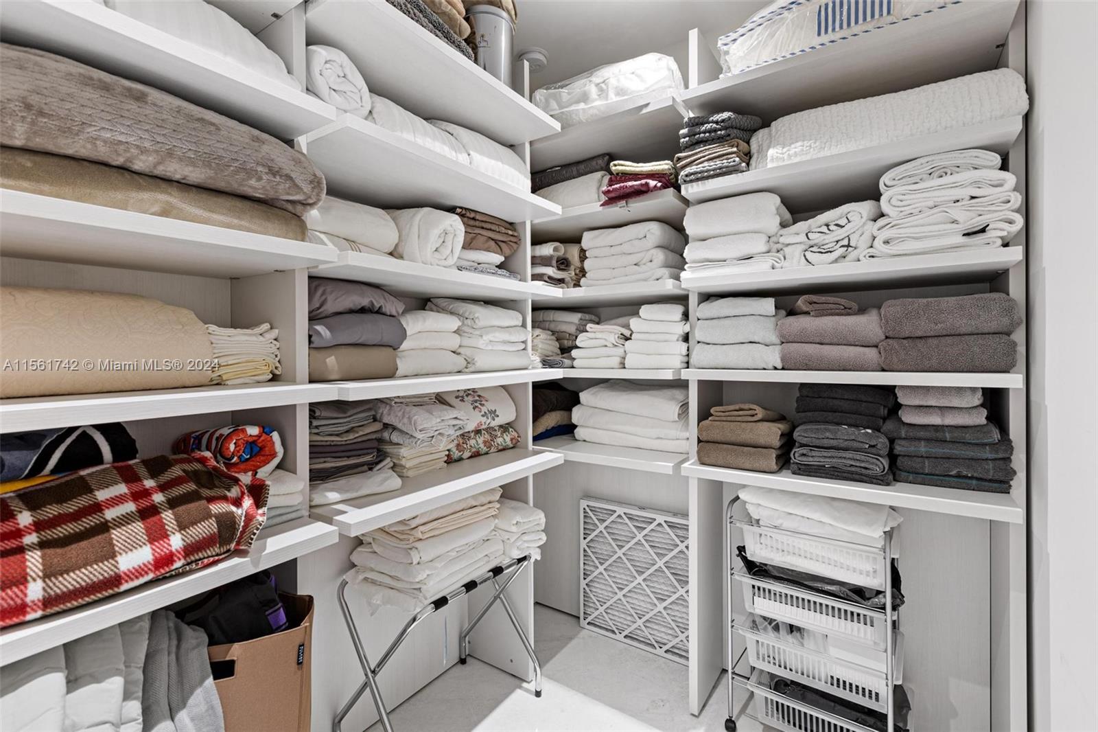 JADE SIGNATURE CONDO - Residential