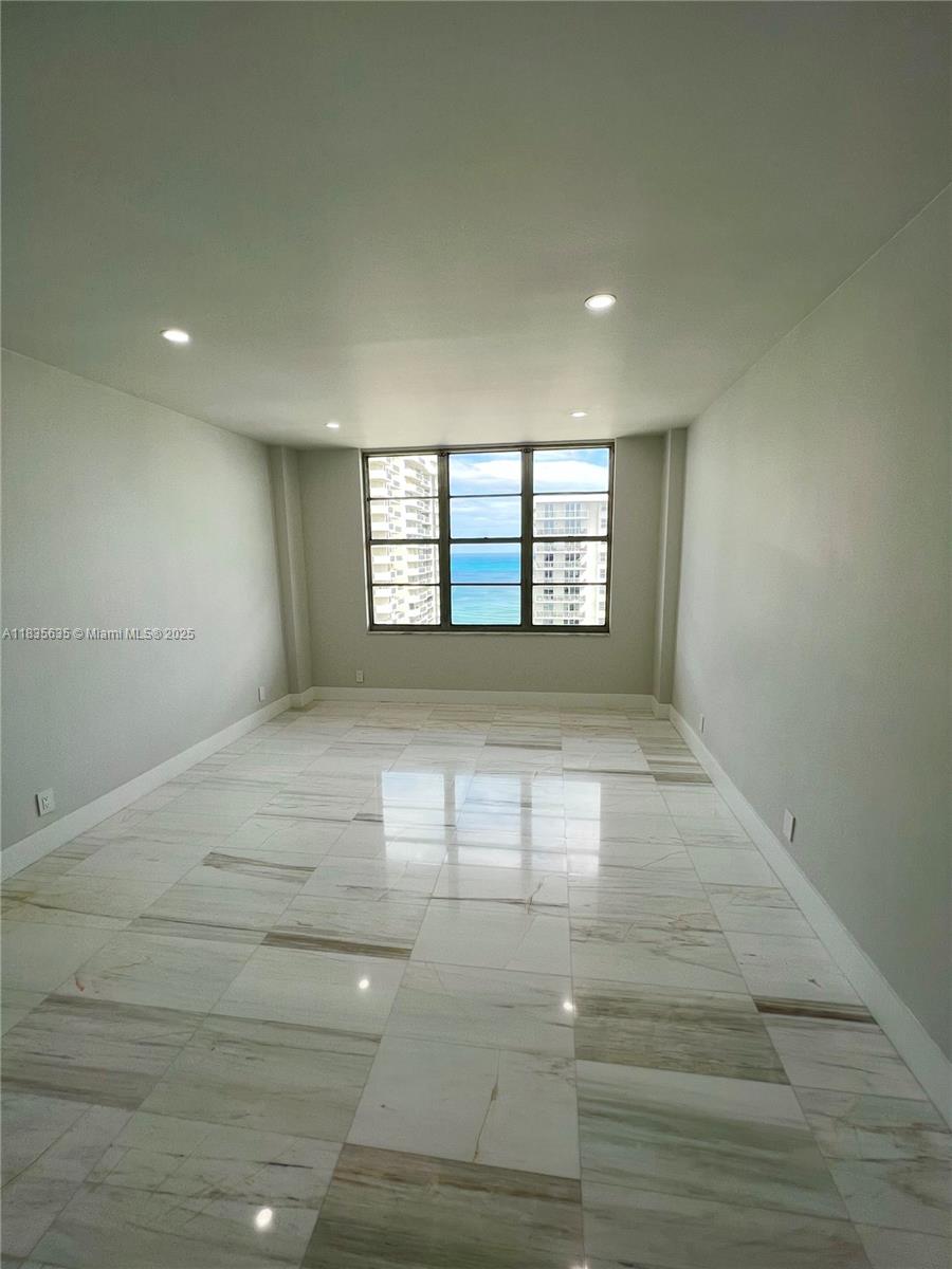 5700 Collins Ave 16B