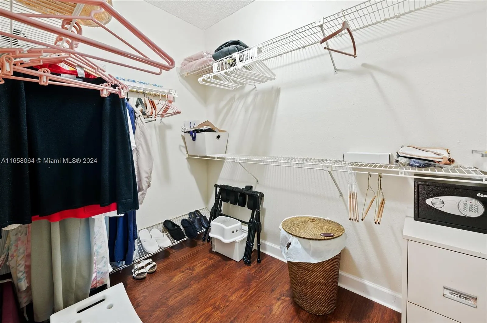 Miami, Florida 33131, United States, 2 Bedrooms Bedrooms, ,2 BathroomsBathrooms,Residential,Active,43510