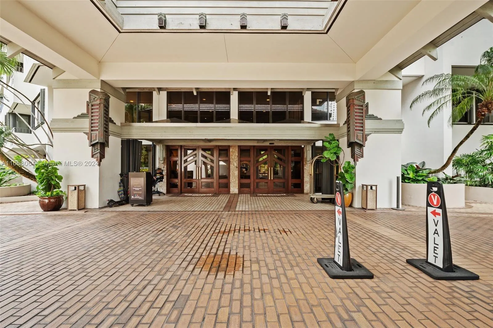 Miami, Florida 33131, United States, 2 Bedrooms Bedrooms, ,2 BathroomsBathrooms,Residential,Active,43510