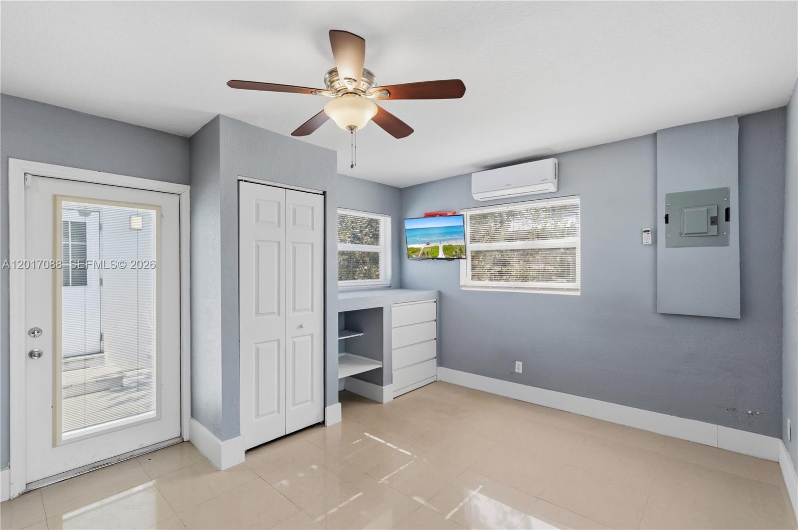 HOLLYWOOD - Residential Lease