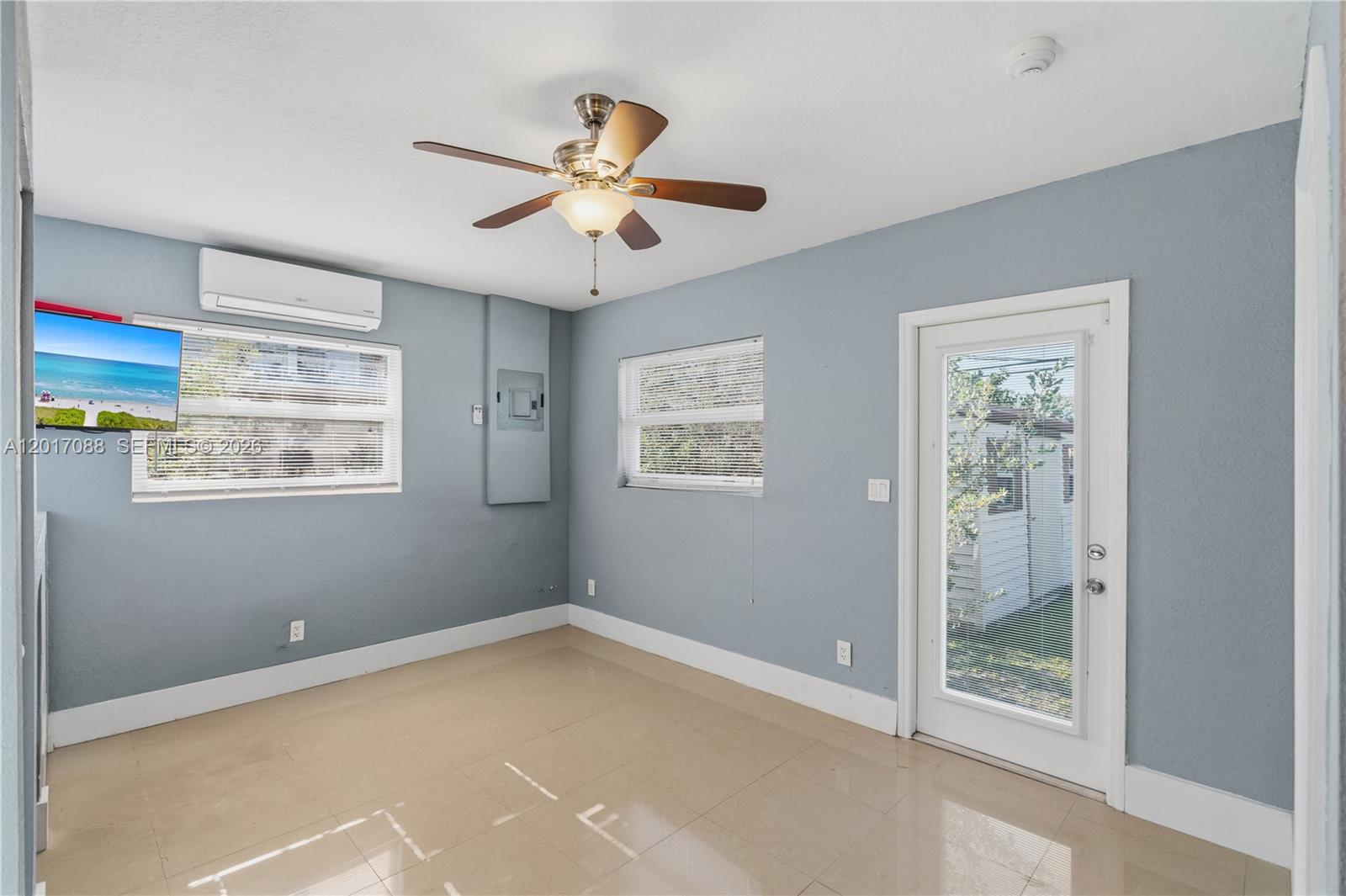 HOLLYWOOD - Residential Lease