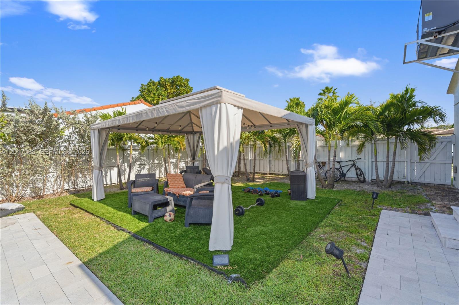 HOLLYWOOD - Residential Lease