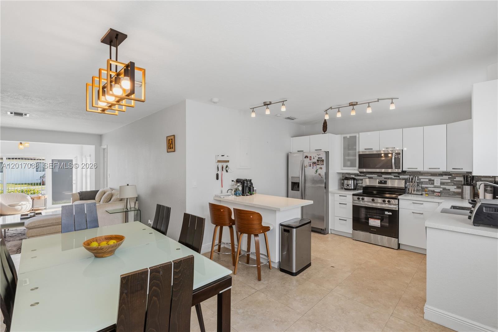 HOLLYWOOD - Residential Lease