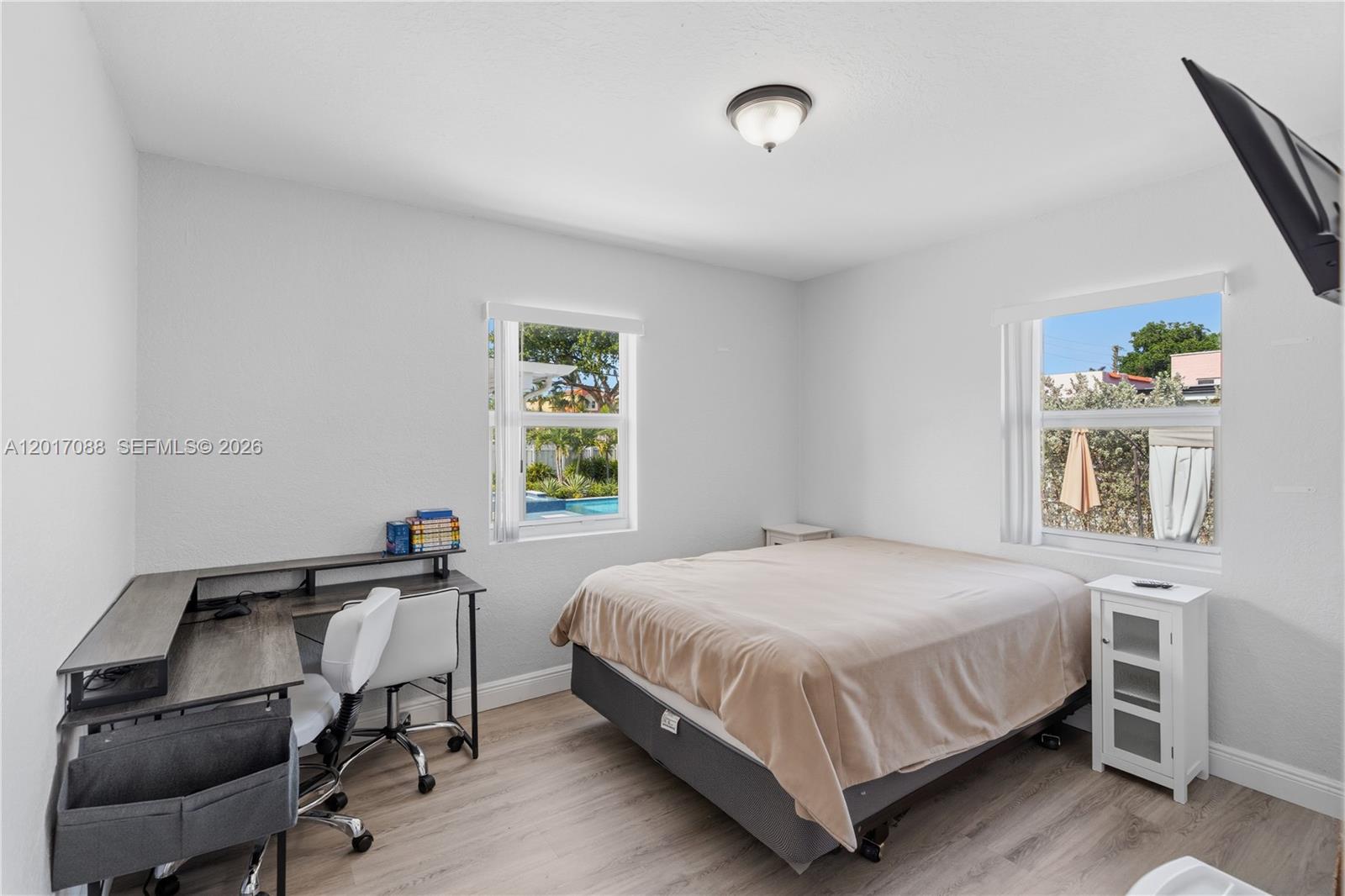 HOLLYWOOD - Residential Lease