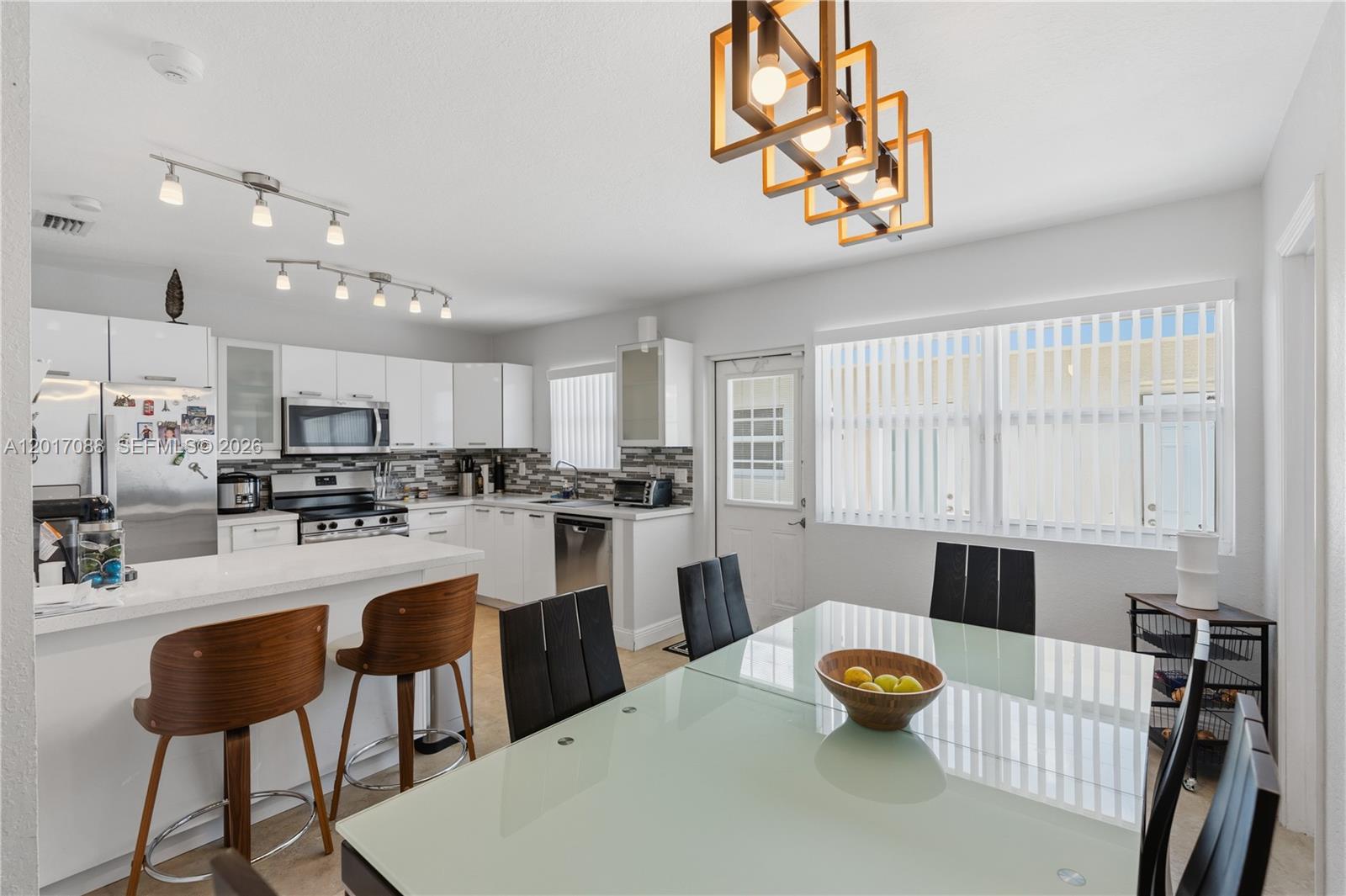 HOLLYWOOD - Residential Lease