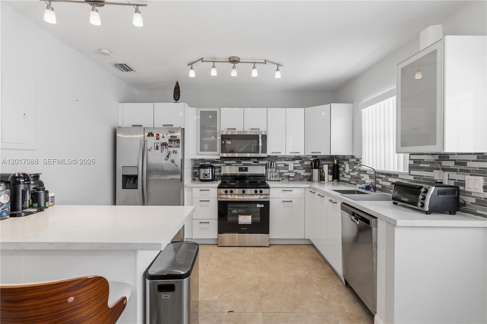 HOLLYWOOD - Residential Lease