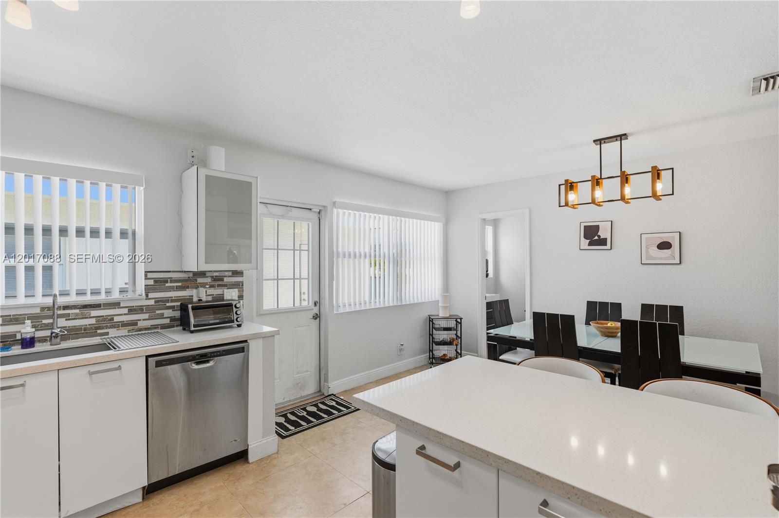 HOLLYWOOD - Residential Lease
