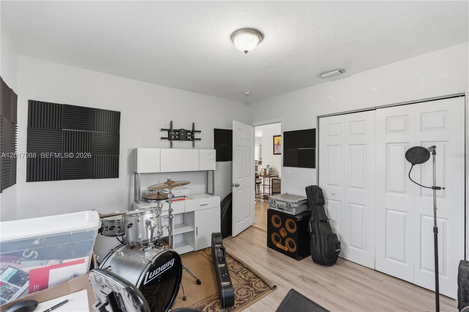 HOLLYWOOD - Residential Lease