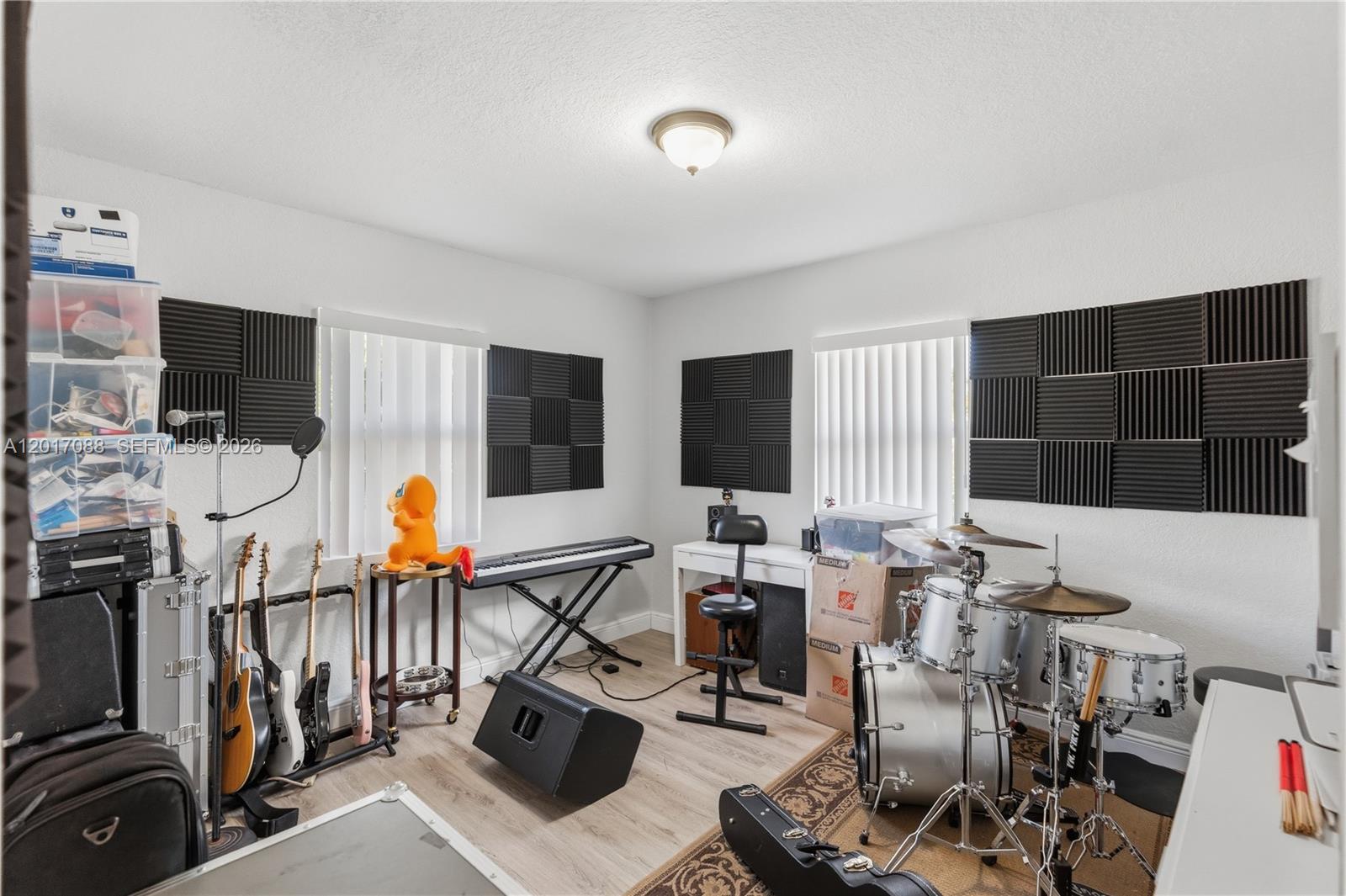 HOLLYWOOD - Residential Lease