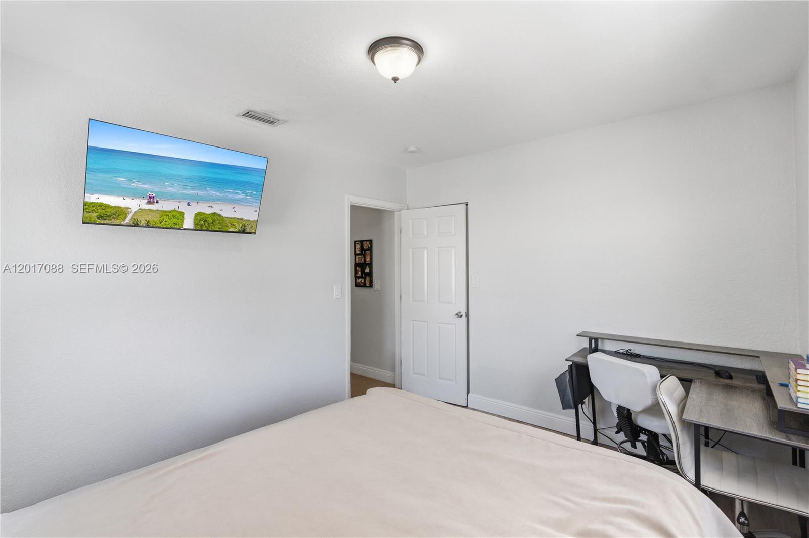 HOLLYWOOD - Residential Lease