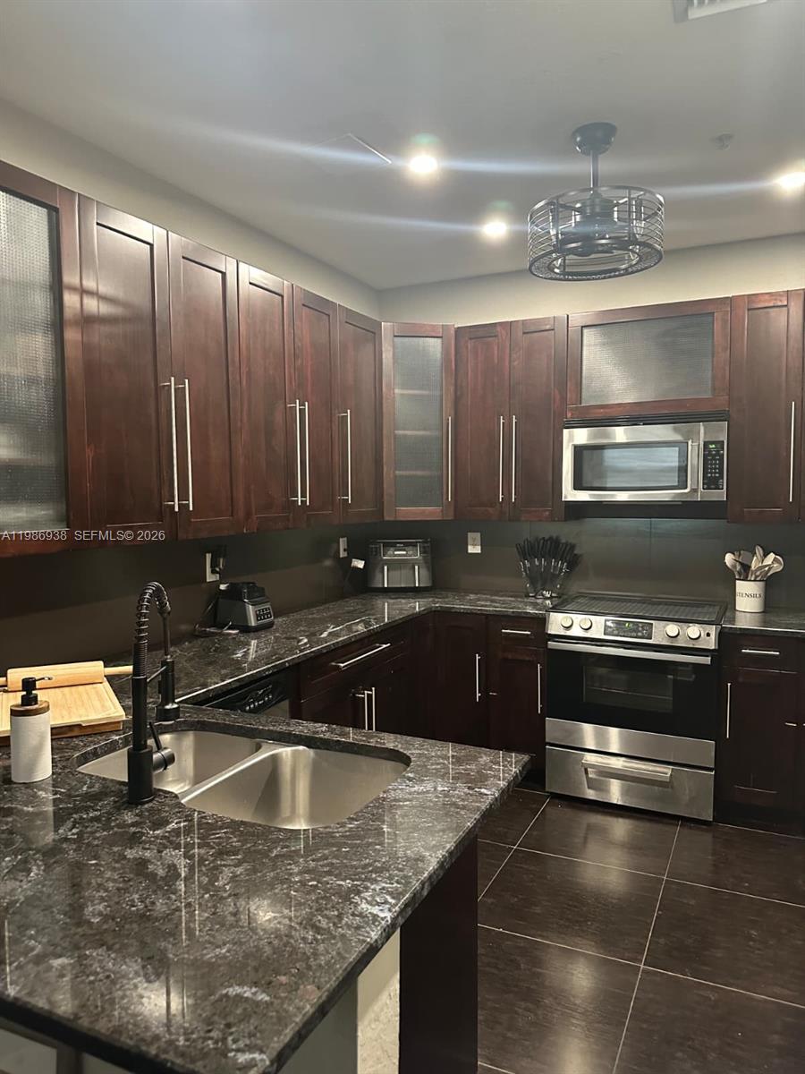 COURTYARDS THREE CONDO - Residential