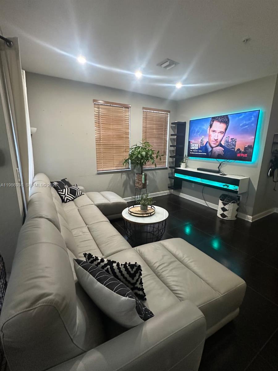 COURTYARDS THREE CONDO - Residential