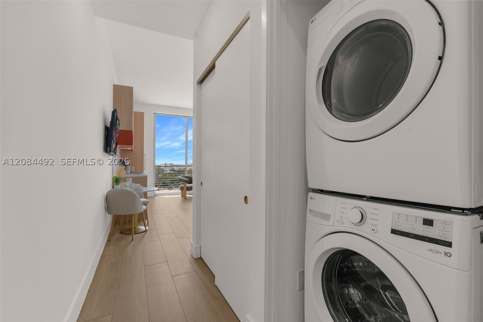 90 NE 32nd PH1116