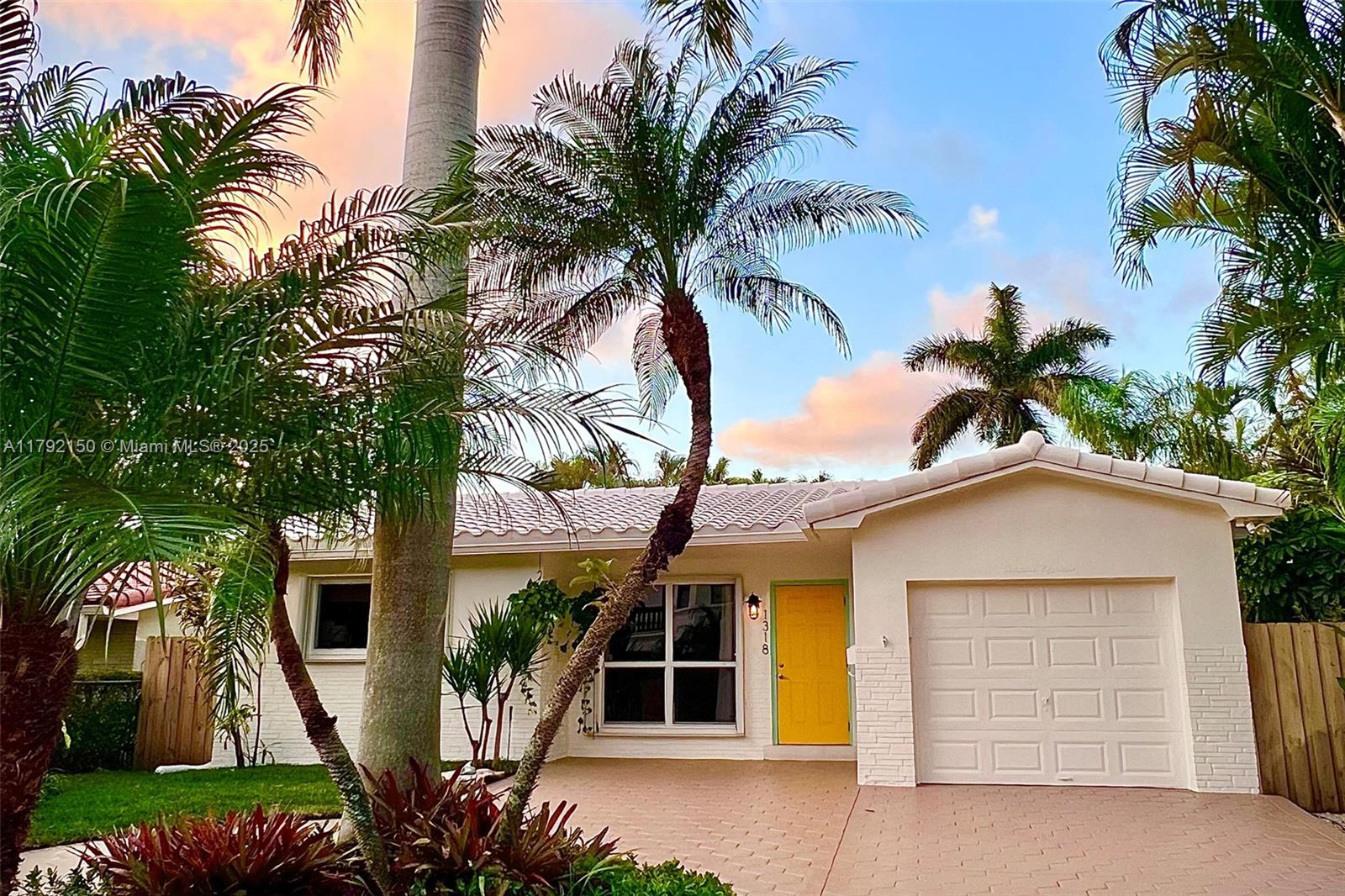 HOLLYWOOD LAKES SECTION - Residential