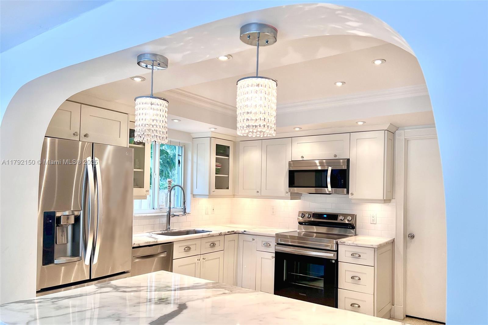 HOLLYWOOD LAKES SECTION - Residential
