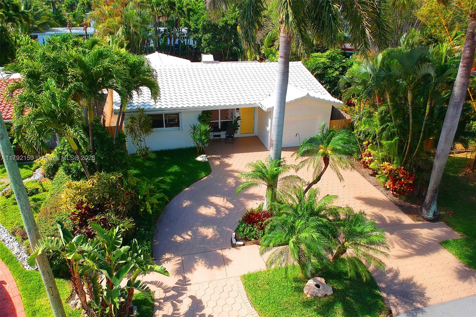 HOLLYWOOD LAKES SECTION - Residential