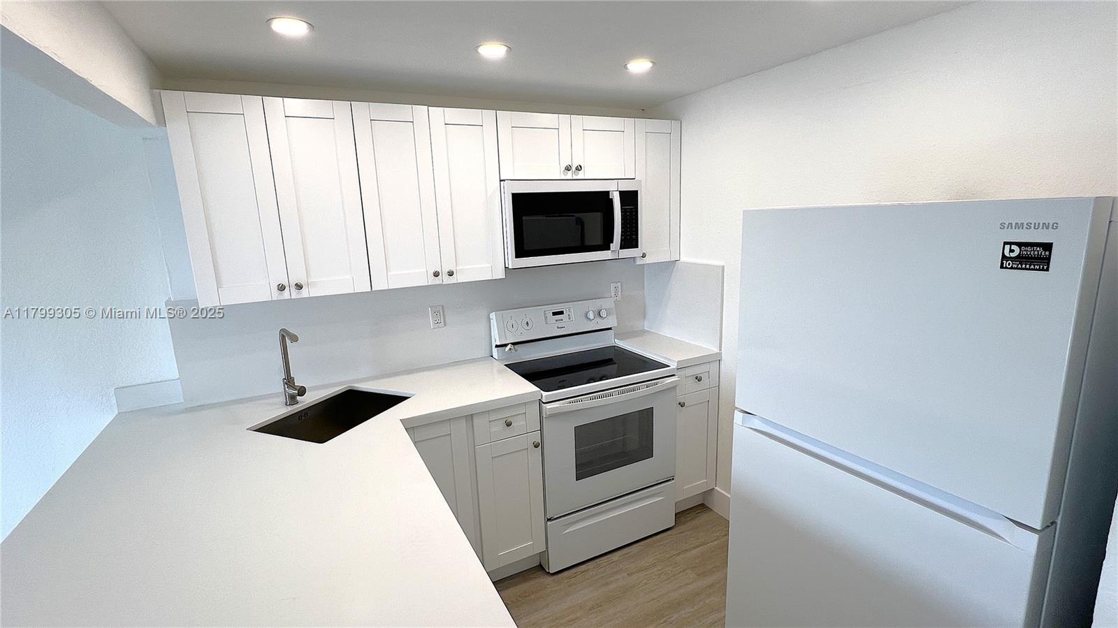 4550 NW 9th St 903E