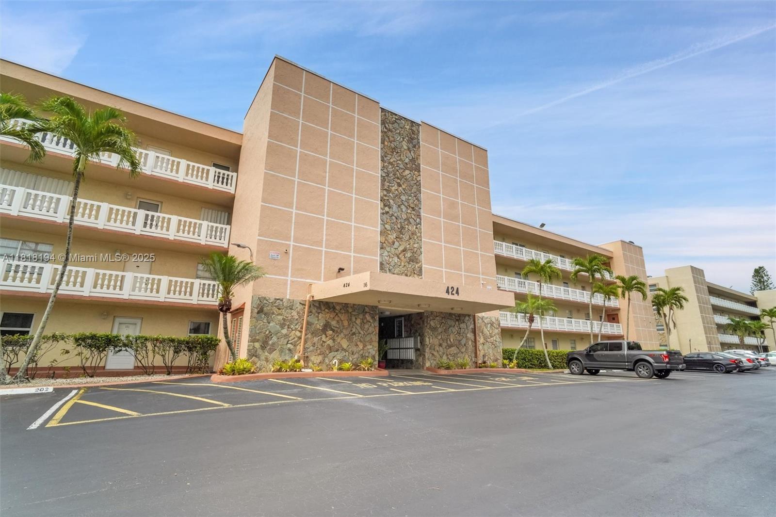 Property for Sale at 424 Se 10th St 402, Dania Beach, Miami-Dade County, Florida - Bedrooms: 2 
Bathrooms: 2  - $230,000