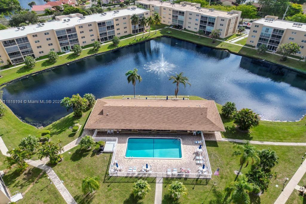 MEADOWBROOK LAKES CONDO - Residential
