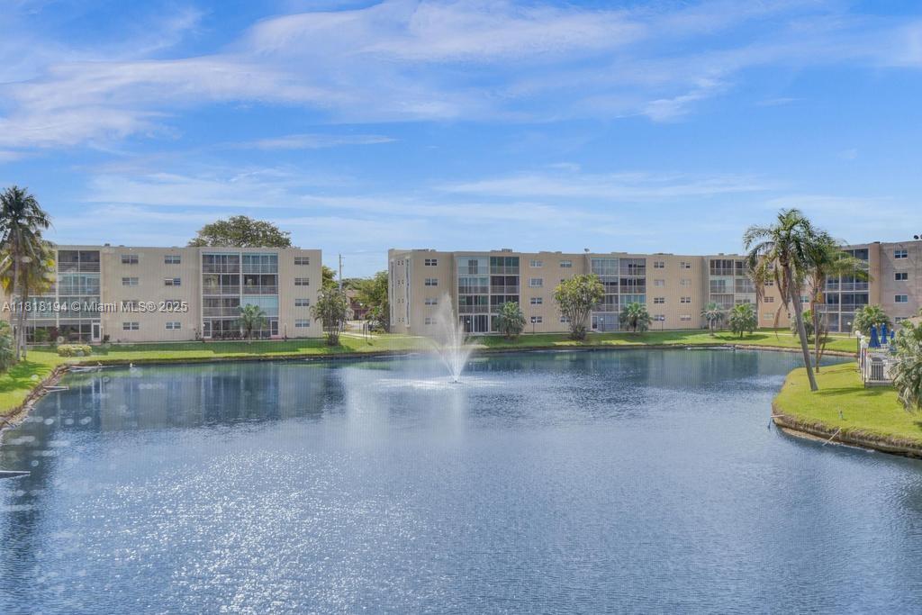MEADOWBROOK LAKES CONDO - Residential