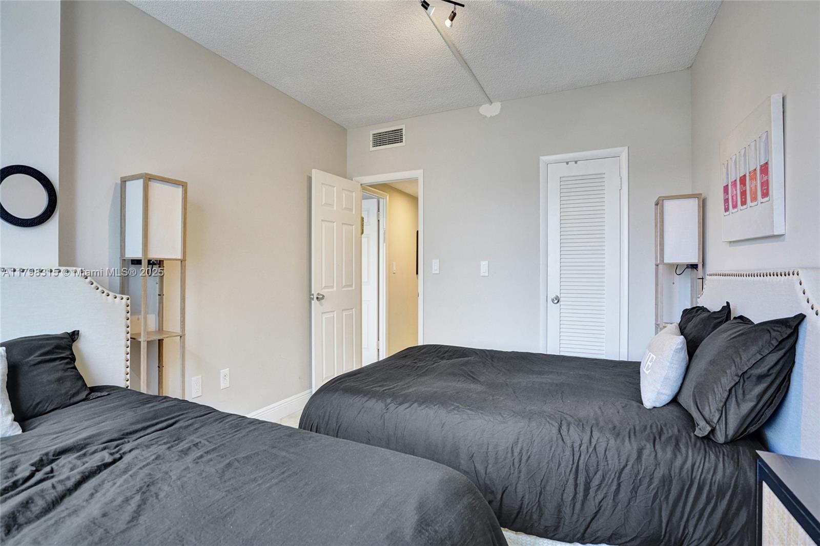 HEMISPHERES CONDO - Residential Lease