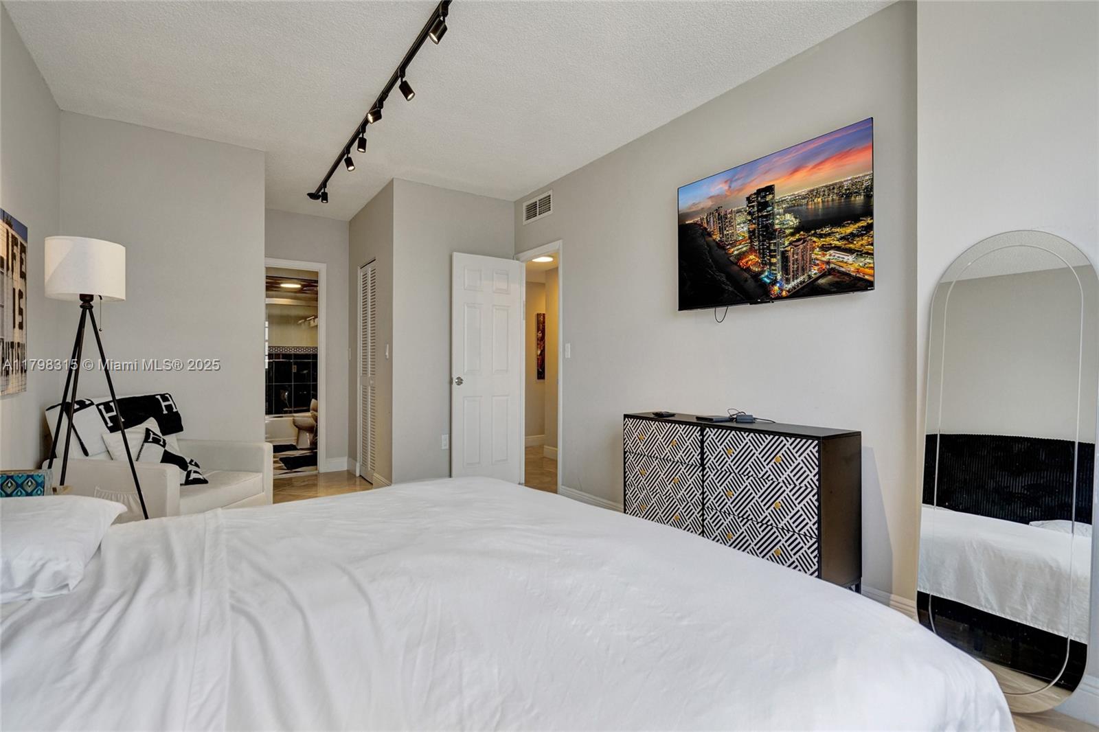 HEMISPHERES CONDO - Residential Lease